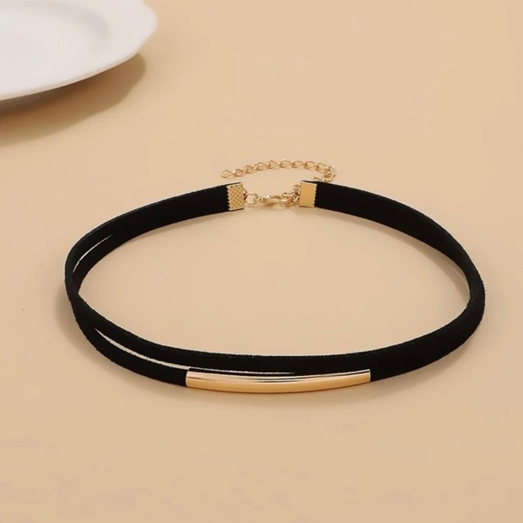 NWT Simple Black Choker - Picture 2 of 4